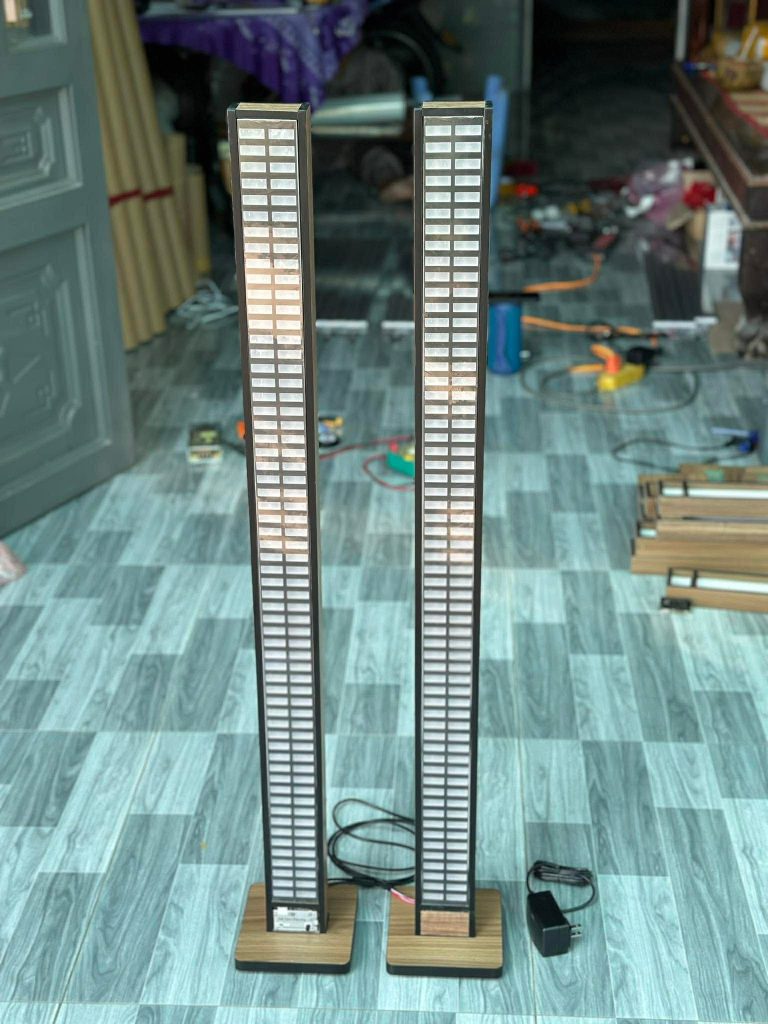 Đèn LED nháy theo nhạc dạng cột vân gỗ – Bộ 2 cột