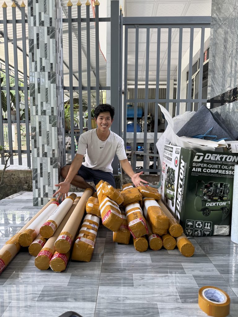 Bảo bên các kiện hàng đã được đóng gói